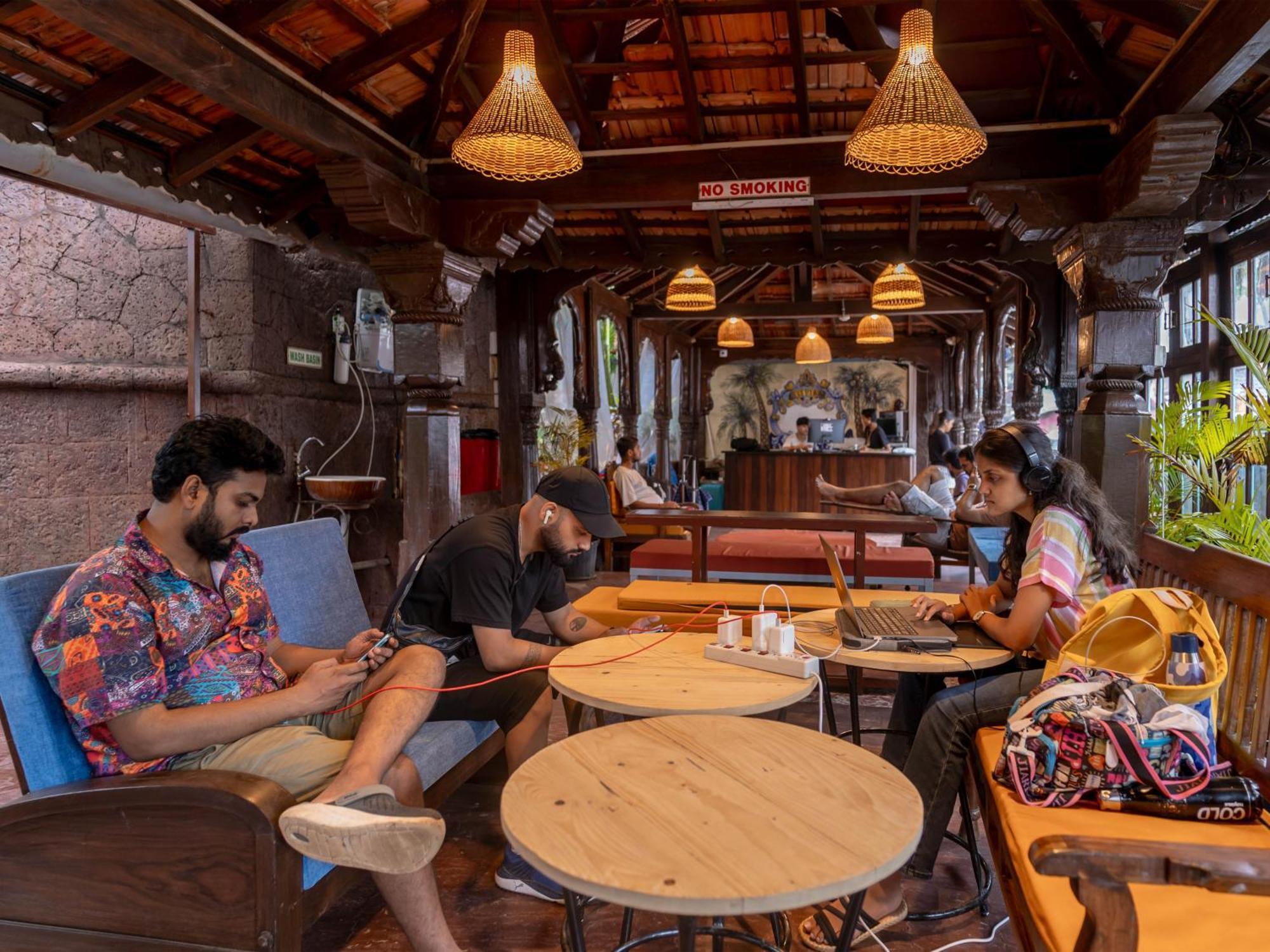 Madpackers Goa Anjuna - Bar Esterno foto